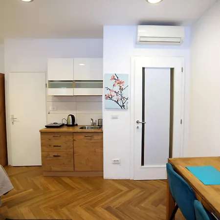 Dj - Center Apartman