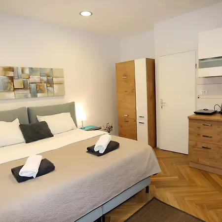 Apartman Dj - Center *